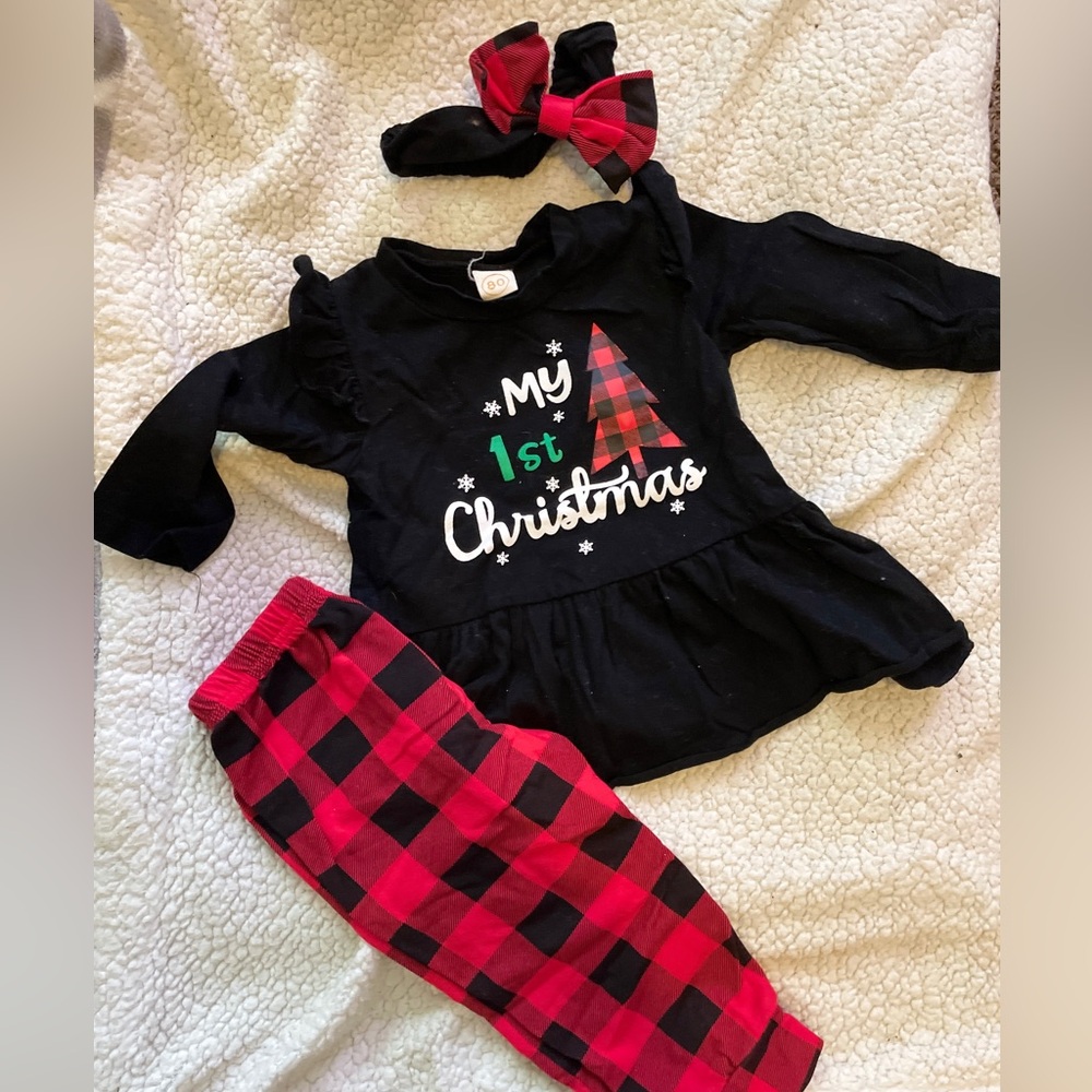 Baby girls 1st Christmas Outfit. Size: 6-12 months